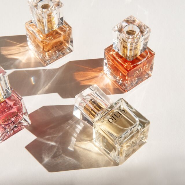 Dilis Classic Collection  - визитная карточка нашего парфюмерного бренда. Среди 20 ароматов каждый найдет парфюм для себя или в подарок для близкого человека 💕
⠀
Несколько интересных фактов о коллекции:
⠀
1. Первый аромат линии выпущен в 1998 году и с тех пор ежегодно коллекция пополняется актуальными номерами 
2. Флакон изготовлен специально для DILIS Parfum и имеет на донышке фирменную букву "D"
3. Парфюмерная категория, к которой относятся ароматы коллекции,  - духи экстра, поэтому достаточно нанести всего пару капель парфюма для изысканного шлейфа 💜